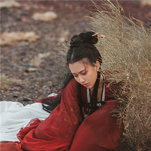 紅衣冷艷古風(fēng)女子真人頭像，女生古風(fēng)qq頭像