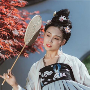深深庭院美人古風(fēng)頭像，漢服真人頭像qq頭像