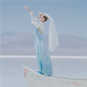 冰靈純凈藍(lán)衣漢服女子頭像，可愛(ài)女生古風(fēng)真人