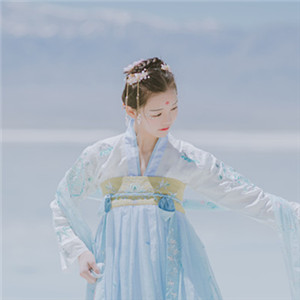 冰靈純凈藍(lán)衣漢服女子頭像，可愛(ài)女生古風(fēng)真人