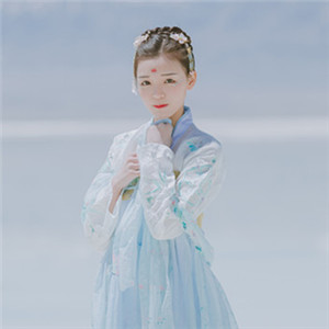 冰靈純凈藍(lán)衣漢服女子頭像，可愛(ài)女生古風(fēng)真人