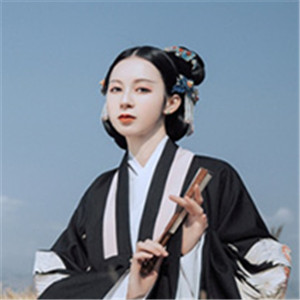 孤傲冷寂女子古風(fēng)頭像，真人女生qq頭像