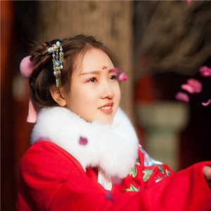 冬日暖陽伊人紅襖古風頭像，甜美可愛真人女生