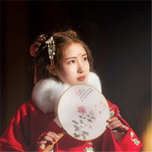 冬日暖陽伊人紅襖古風頭像，甜美可愛真人女生