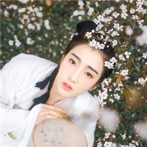 櫻花樹下古風女子頭像，真人古風頭像大全