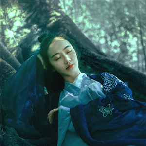 瀟灑肆意古風(fēng)飲酒女子頭像，好看的真人頭像