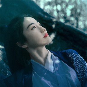 瀟灑肆意古風(fēng)飲酒女子頭像，好看的真人頭像