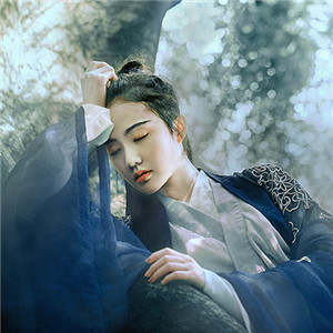 瀟灑肆意古風(fēng)飲酒女子頭像，好看的真人頭像