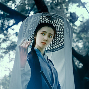 瀟灑肆意古風(fēng)飲酒女子頭像，好看的真人頭像