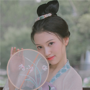 荷塘院內(nèi)美人醉古風頭像，女生唯美意境頭像