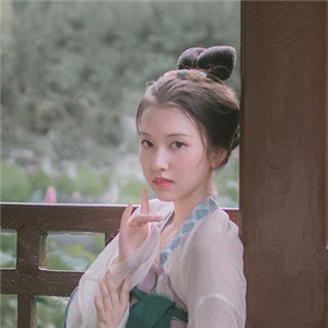 荷塘院內(nèi)美人醉古風頭像，女生唯美意境頭像