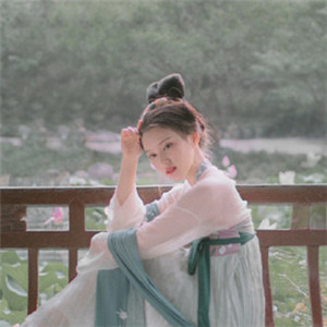 荷塘院內(nèi)美人醉古風頭像，女生唯美意境頭像