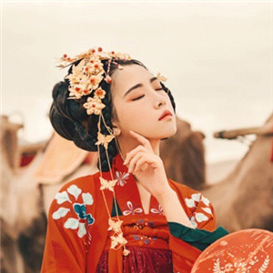 大漠黃沙嫁衣紅裳女子頭像，古風(fēng)艷麗真人頭像