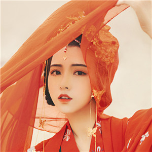 大漠黃沙嫁衣紅裳女子頭像，古風(fēng)艷麗真人頭像
