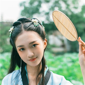 清荷滿塘綠衣小姑娘古風(fēng)頭像，愜意唯美女生頭