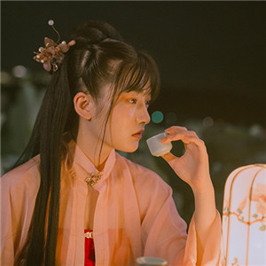 夜色杏粉小依獨(dú)醉酒古風(fēng)頭像，女生古風(fēng)頭像