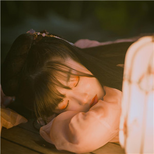 夜色杏粉小依獨(dú)醉酒古風(fēng)頭像，女生古風(fēng)頭像