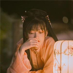夜色杏粉小依獨(dú)醉酒古風(fēng)頭像，女生古風(fēng)頭像