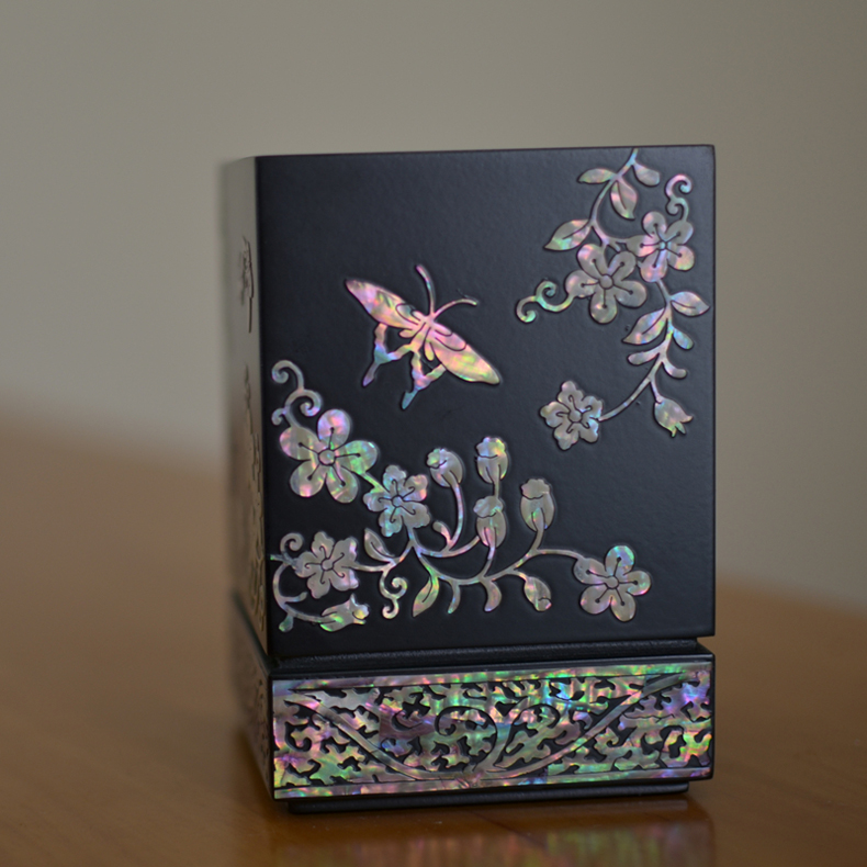 復(fù)古螺鈿漆器實木質(zhì)貝殼筆筒