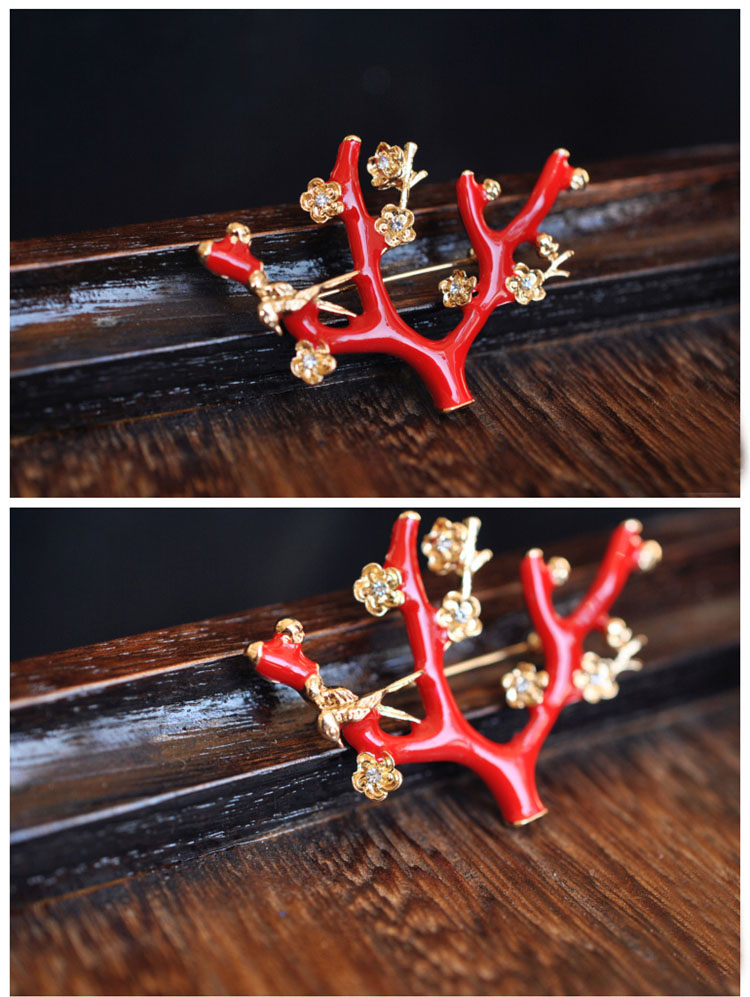 匠心啟航閱讀文藝復(fù)古紅釉梅花樹枝棲小鳥雅致胸針