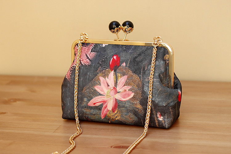 匠心啟航閱讀復(fù)古水墨荷花斜挎旗袍手工包