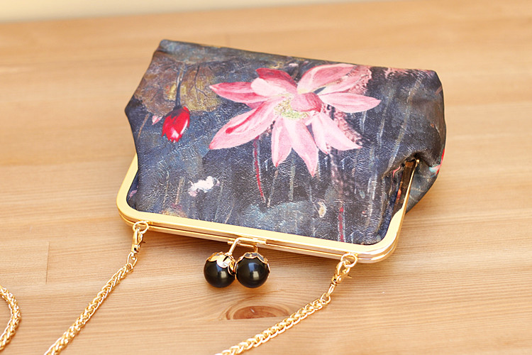 匠心啟航閱讀復(fù)古水墨荷花斜挎旗袍手工包