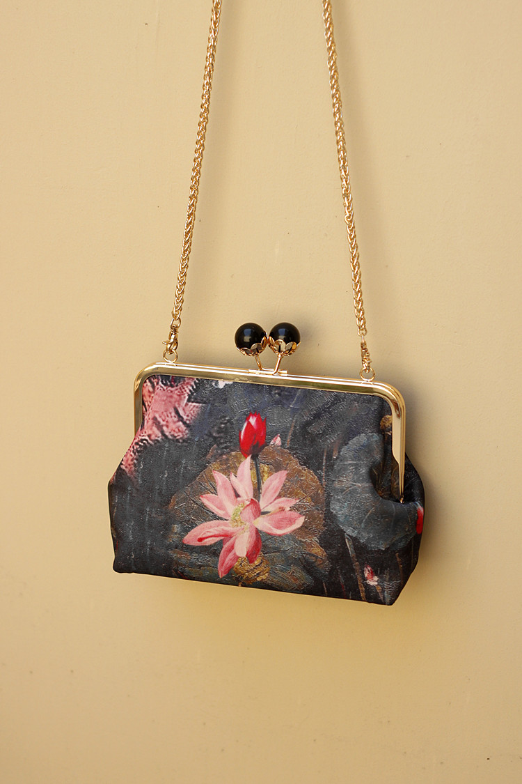 匠心啟航閱讀復(fù)古水墨荷花斜挎旗袍手工包