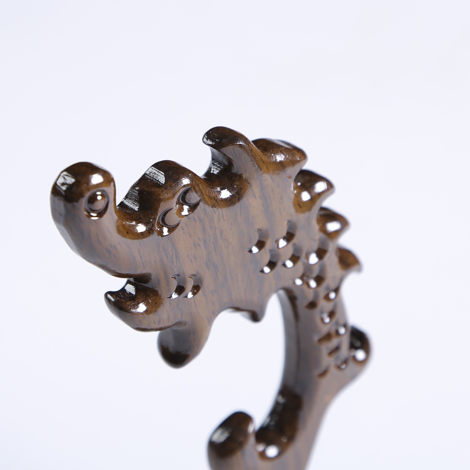 龍頭玉架木雕，細膩精致木雕