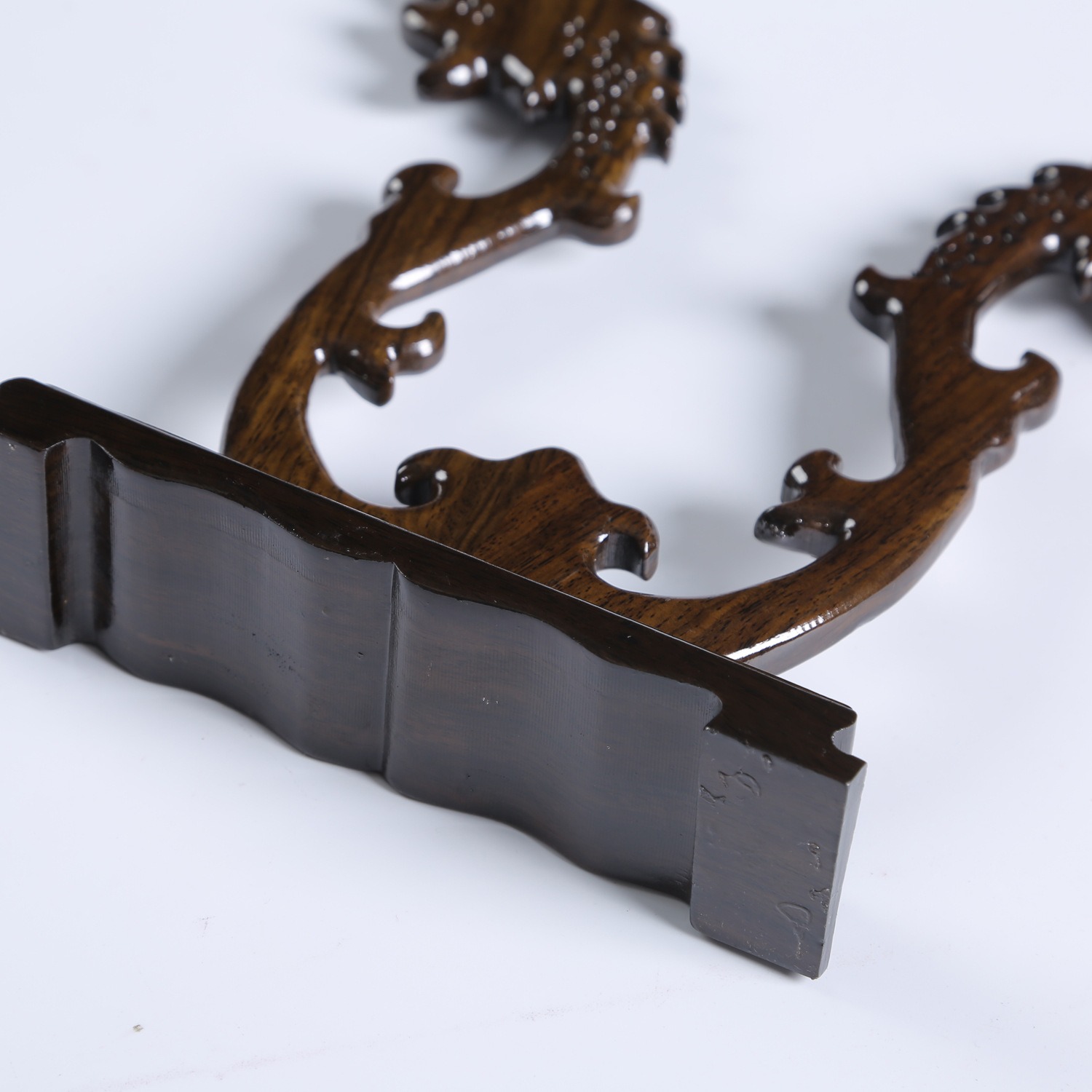 龍頭玉架木雕，細膩精致木雕