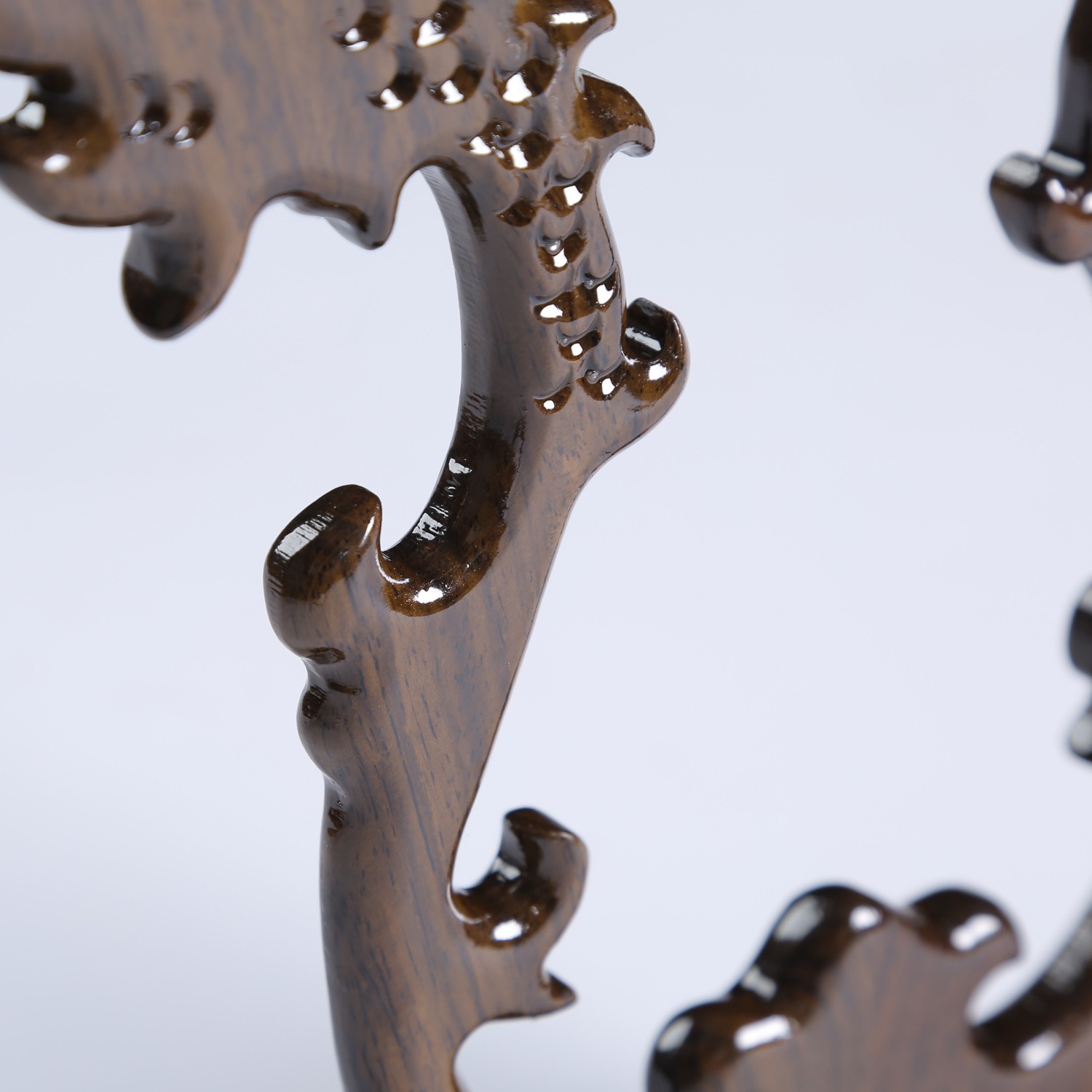 龍頭玉架木雕，細膩精致木雕