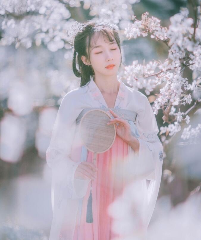 刺繡對(duì)襟齊胸襦裙，清新淡雅漢服