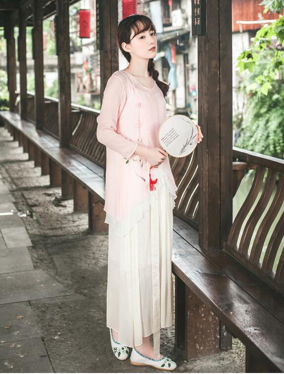 改良版復古匠心啟航閱讀的漢服，簡約粉荷色漢服圖片