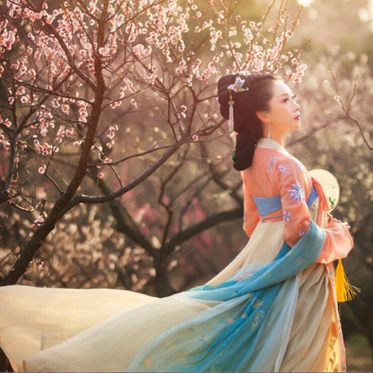 復古漢服齊胸襦裙，新款繡花漢服美女圖片