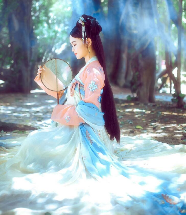 復古漢服齊胸襦裙，新款繡花漢服美女圖片