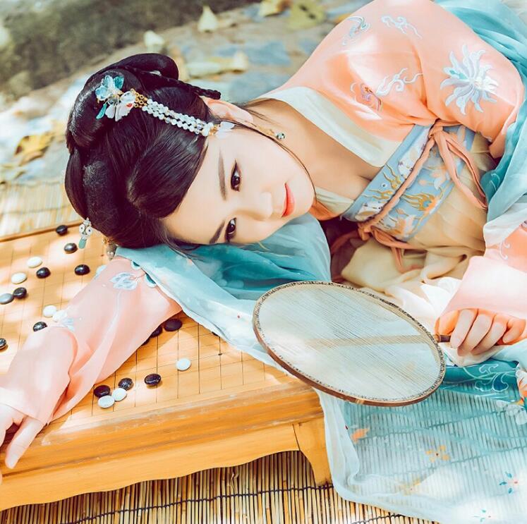 復古漢服齊胸襦裙，新款繡花漢服美女圖片