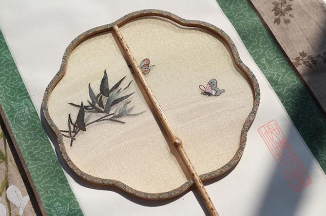 夢蝶緙絲團(tuán)扇，梅鹿竹宮扇團(tuán)扇