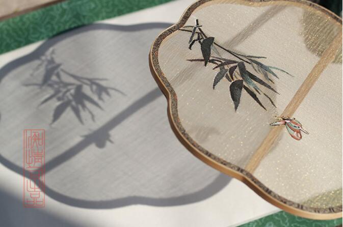 夢蝶緙絲團(tuán)扇，梅鹿竹宮扇團(tuán)扇