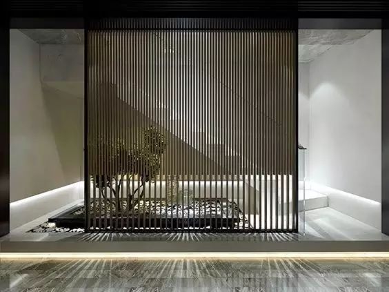 院中的屏風(fēng)如溫婉的女子，恬靜優(yōu)雅