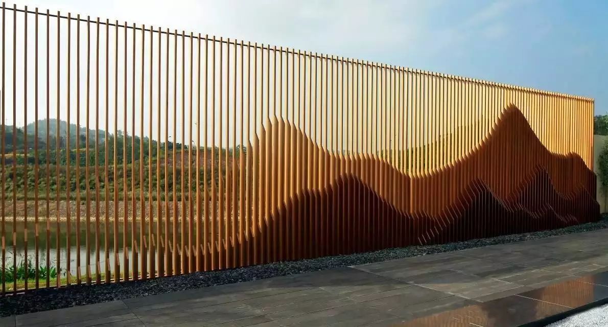 院中的屏風(fēng)如溫婉的女子，恬靜優(yōu)雅