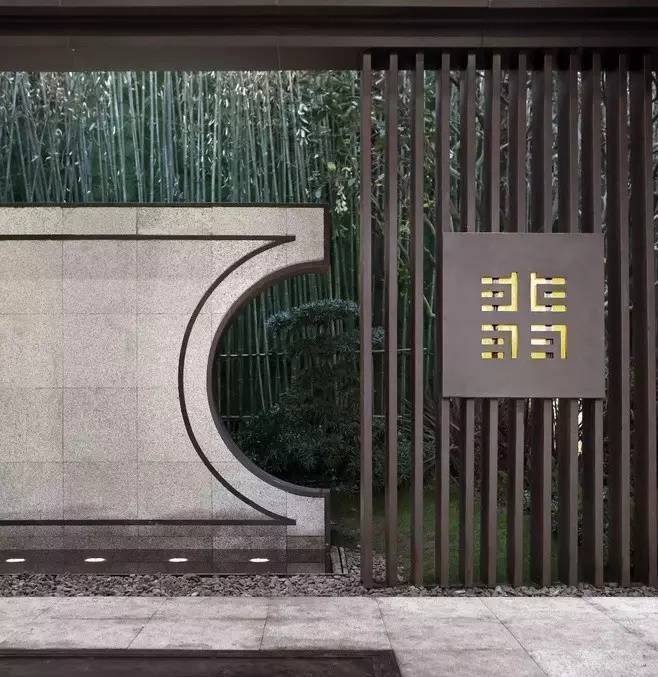 院中的屏風(fēng)如溫婉的女子，恬靜優(yōu)雅