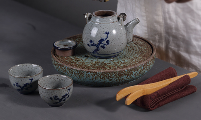 復(fù)古陶瓷一壺兩杯茶具，粗麻繩提梁壺具