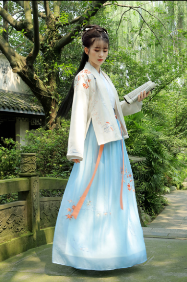 傳統(tǒng)漢服褙子褶裙，宋制繡花楓葉裙