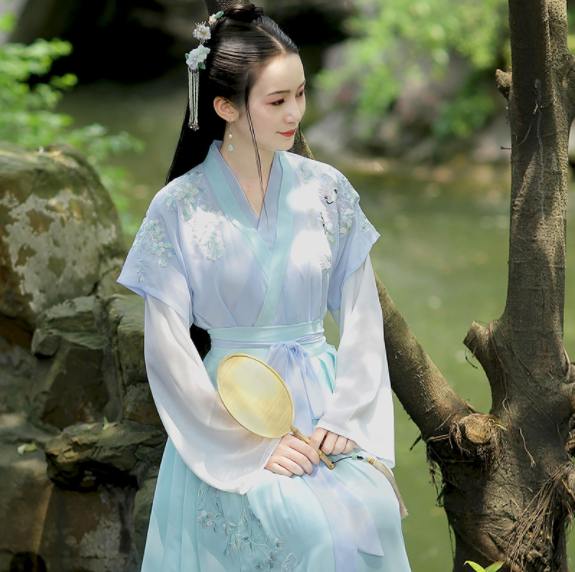 淺交領(lǐng)半臂雙鶴刺繡，改良漢服襦裙