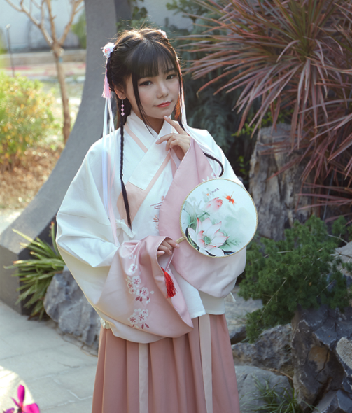 改良交領(lǐng)齊腰曲裾，漸變印花襦裙日常漢服