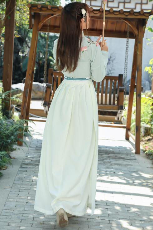 原創(chuàng)漢服清新仙女古裝，荷花刺繡齊胸襦裙