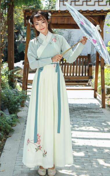 原創(chuàng)漢服清新仙女古裝，荷花刺繡齊胸襦裙