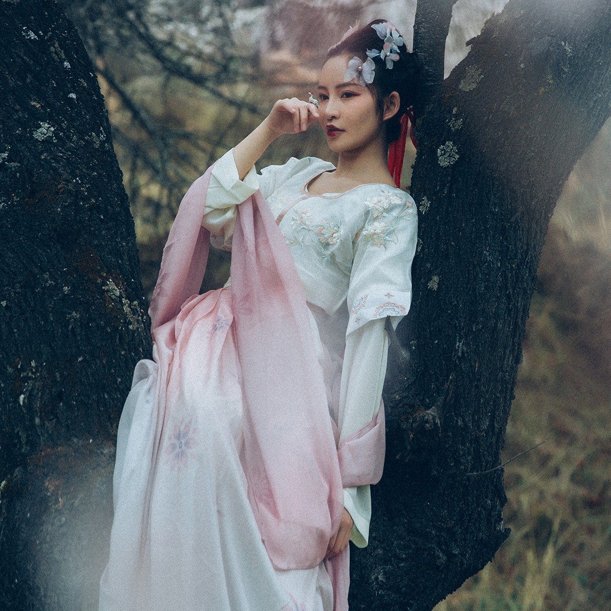 三款魏晉風(fēng)優(yōu)雅漢服，配上清新脫俗的你