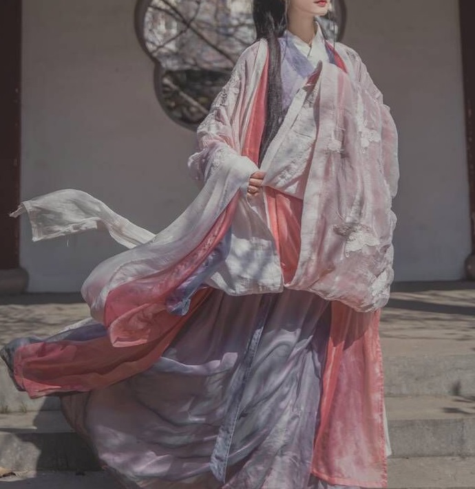 三款魏晉風(fēng)優(yōu)雅漢服，配上清新脫俗的你