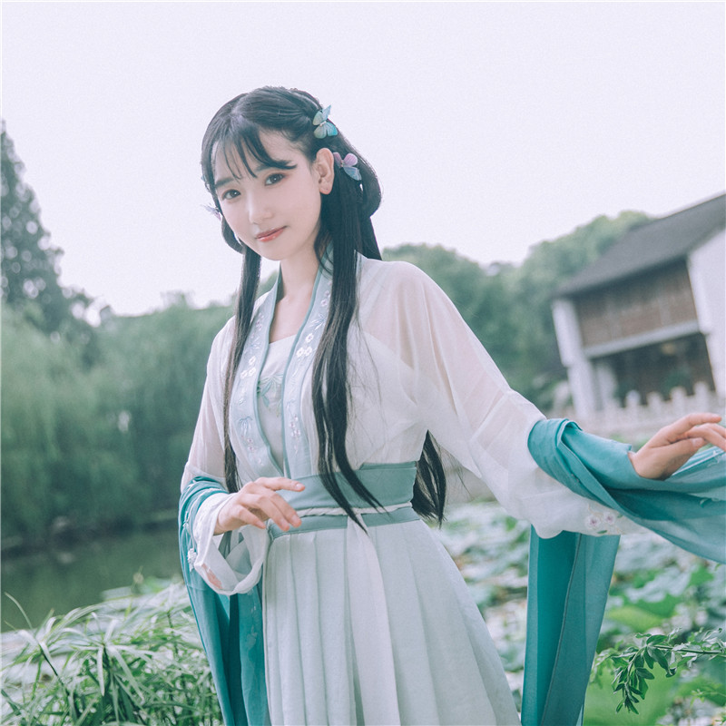 三款魏晉風(fēng)優(yōu)雅漢服，配上清新脫俗的你