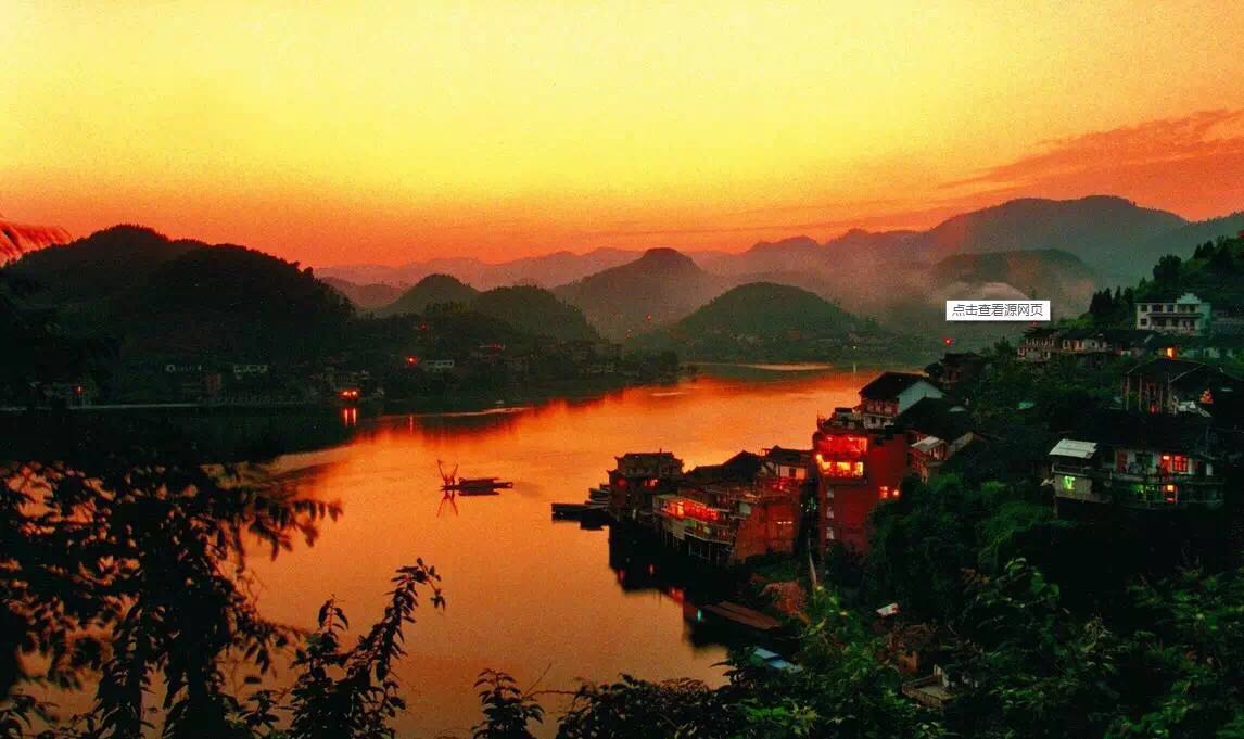 一座掛在瀑布上的古鎮(zhèn)，水靈地靈芙蓉鎮(zhèn)